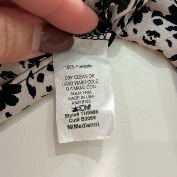 Audrey 3+1 Bell sleeve crop top - Picture 3 of 4